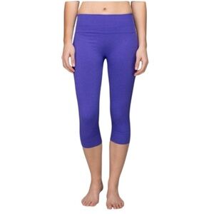 😍2/$20 Lululemon Sz 6 Seamlessly Street Crop Bruised Berry EUC